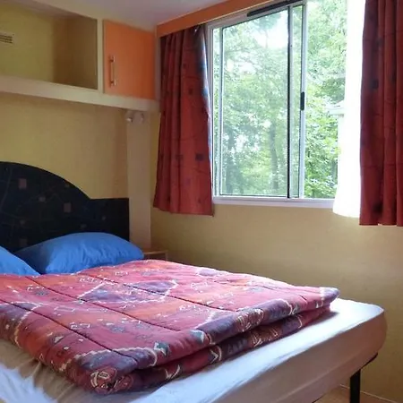 Chateau-Camping La Grange Fort, 63500 Les Pradeaux Esterno foto