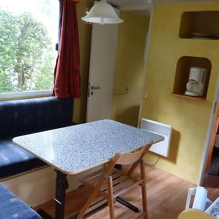 Chateau-Camping La Grange Fort, 63500 Les Pradeaux Esterno foto