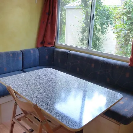 Chateau-Camping La Grange Fort, 63500 Les Pradeaux Esterno foto