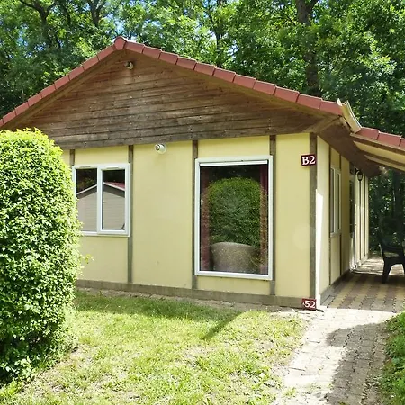 Chateau-Camping La Grange Fort, 63500 Les Pradeaux Esterno foto