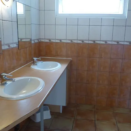 Chateau-Camping La Grange Fort, 63500 Les Pradeaux Esterno foto