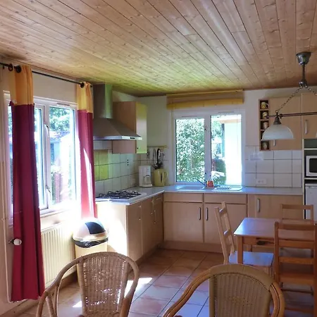 Chateau-Camping La Grange Fort, 63500 Les Pradeaux Esterno foto