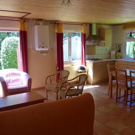 Chateau-Camping La Grange Fort, 63500 Les Pradeaux Esterno foto
