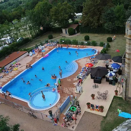 Chateau-Camping La Grange Fort, 63500 Les Pradeaux Esterno foto