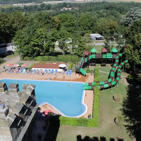 Chateau-Camping La Grange Fort, 63500 Les Pradeaux Esterno foto