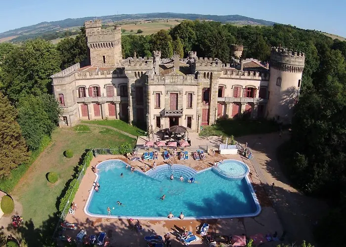 Chateau-Camping La Grange Fort, 63500 Les Pradeaux