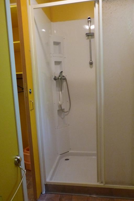 Chateau-camping La Grange Fort, 63500 Les Pradeaux