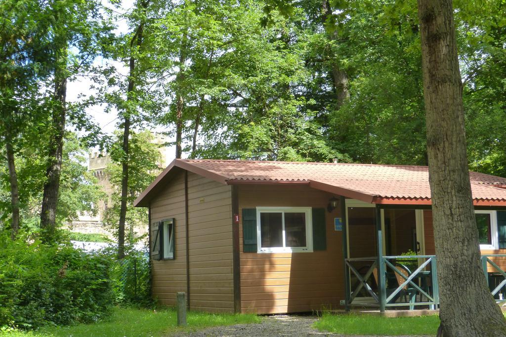Chateau-camping La Grange Fort, 63500 Les Pradeaux
