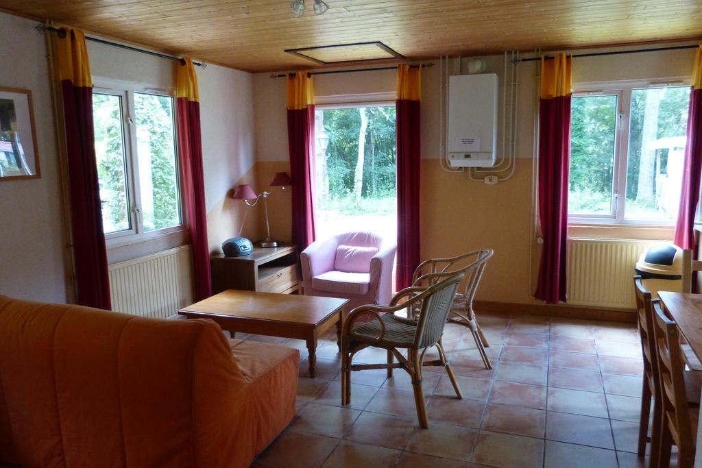 Chateau-camping La Grange Fort, 63500 Les Pradeaux
