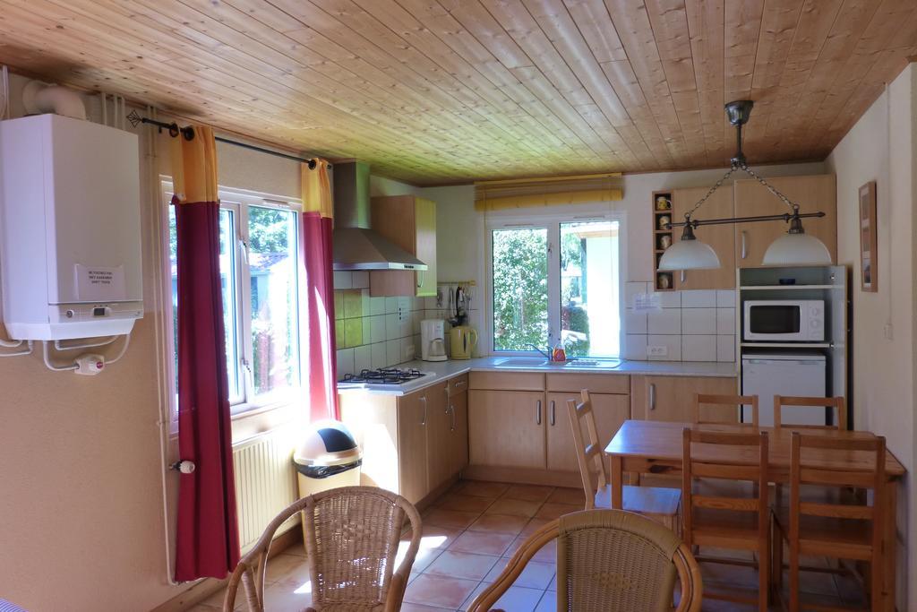 Chateau-camping La Grange Fort, 63500 Les Pradeaux