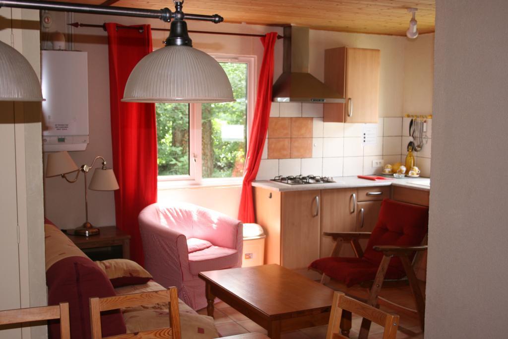Chateau-camping La Grange Fort, 63500 Les Pradeaux